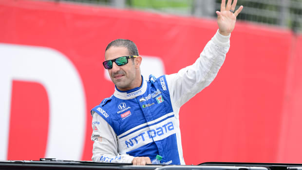 tony-kanaan-wave-lead.jpg